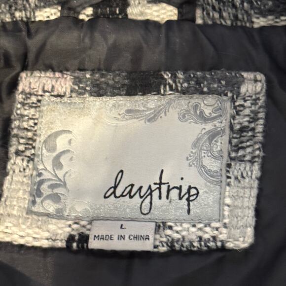 Daytrip Plaid Wool Blend Trench Coat Jacket Peacoat Belted Black Gray Cream L - Picture 10 of 12